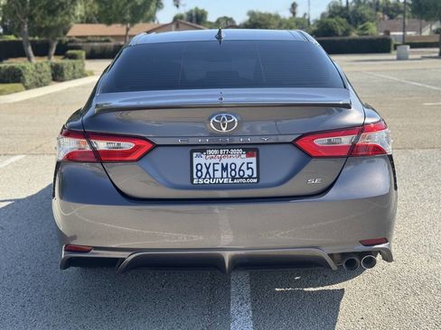 Used 2020 Toyota Camry SE image 4