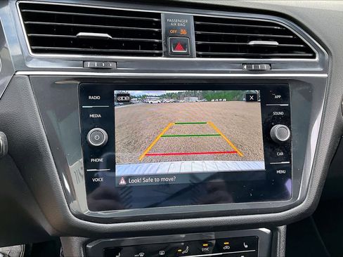 Used 2023 Volkswagen Tiguan SE w/ Panoramic Sunroof Package image 26