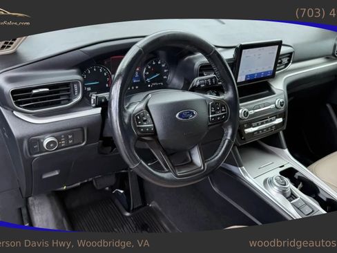 Used 2020 Ford Explorer XLT w/ Equipment Group 202A AWD/4WD image 14