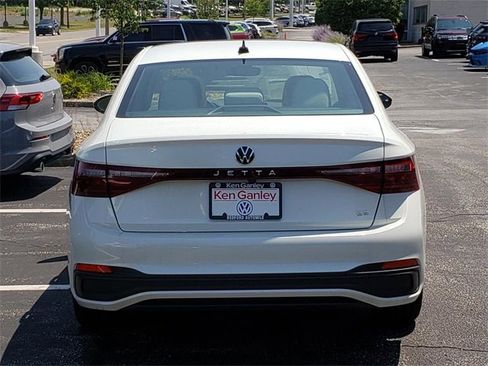 New 2025 Volkswagen Jetta SE image 4