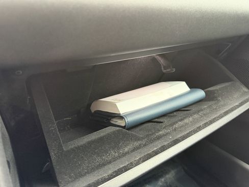 Used 2022 Land Rover Discovery S image 37