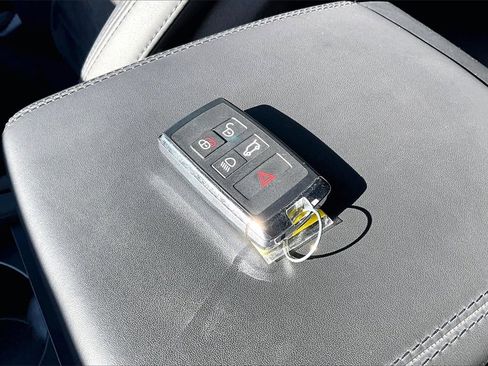 Used 2024 Jaguar F-PACE SVR image 10