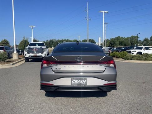 Used 2022 Hyundai Elantra SEL image 6