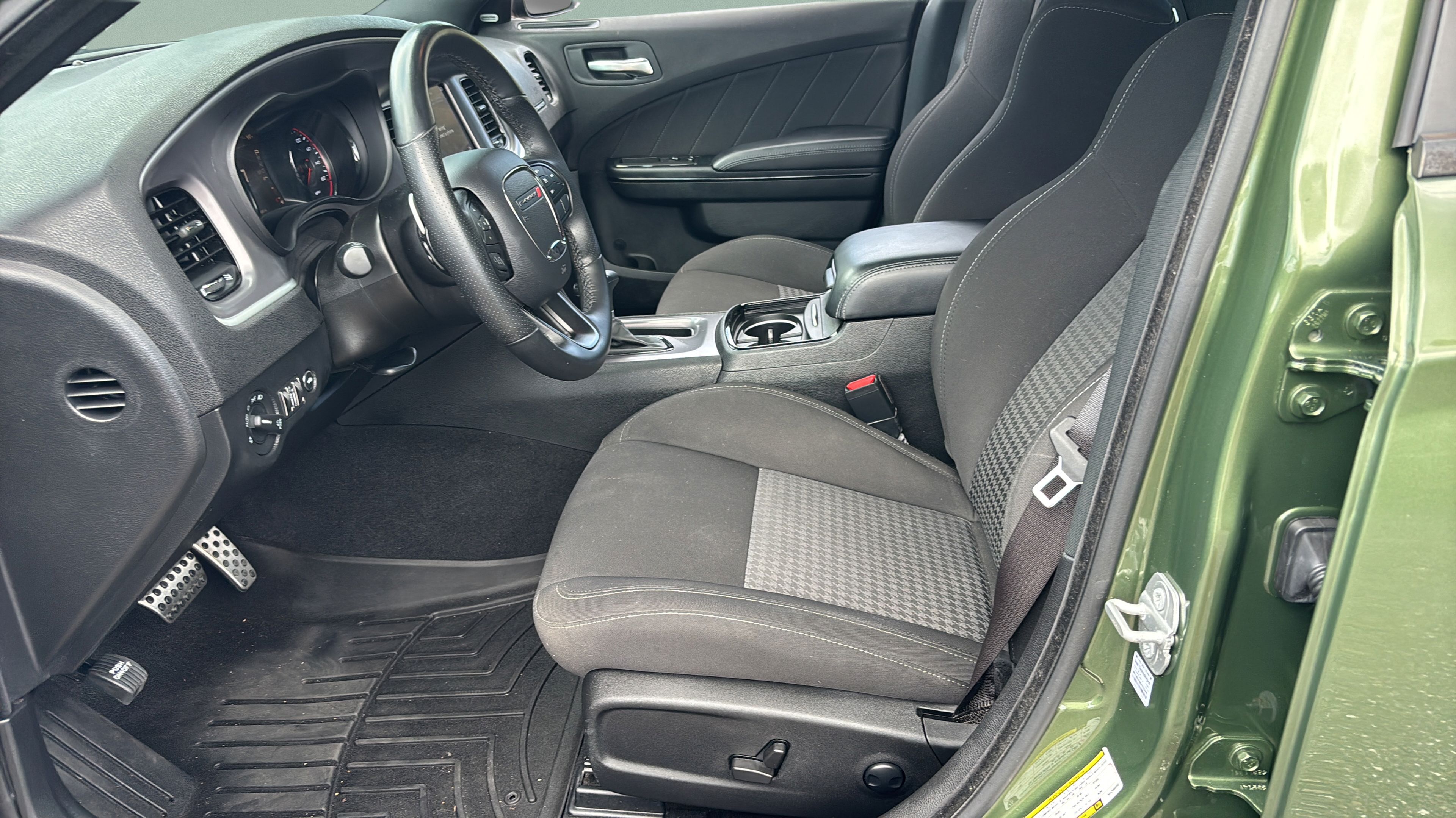 Used 2022 Dodge Charger R/T w/ Blacktop Package RWD image 10
