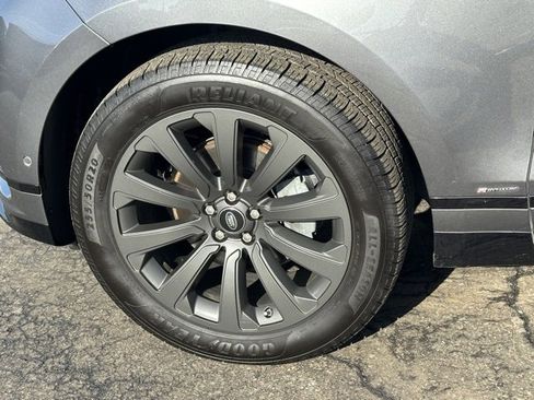 Used 2018 Land Rover Range Rover Velar R-Dynamic SE image 11