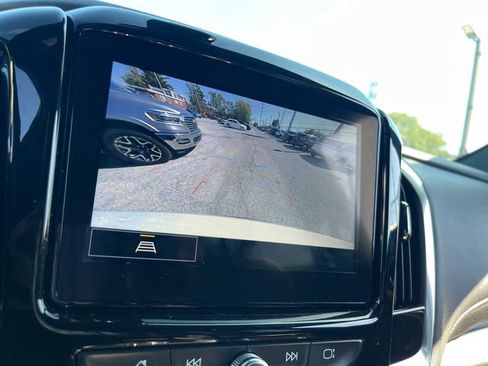 Used 2023 Chevrolet Traverse LT image 16
