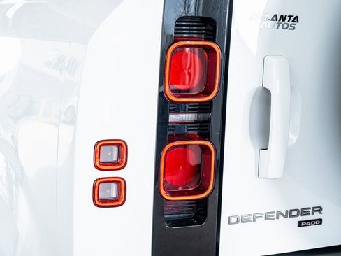 Used 2022 Land Rover Defender 90 X-Dynamic S image 26