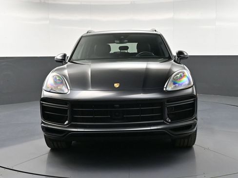 Certified 2022 Porsche Cayenne Turbo S AWD/4WD image 11