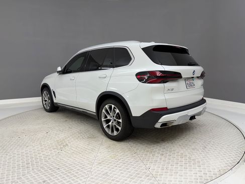 Certified 2024 BMW X5 xDrive40i w/ Premium Package AWD/4WD image 3