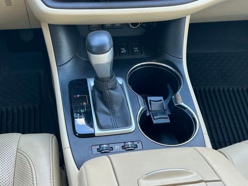 Used 2017 Toyota Highlander Limited Platinum image 24