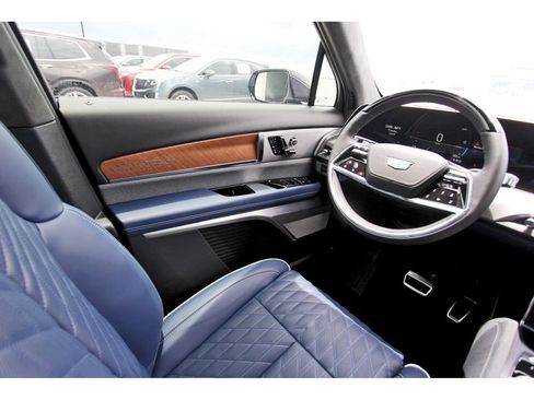 New 2026 Cadillac Vistiq Premium Luxury image 8