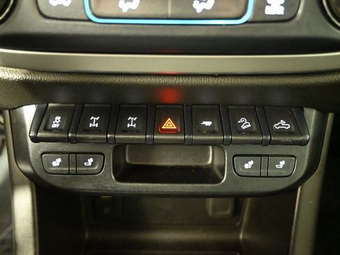 Used 2018 Chevrolet Colorado ZR2 image 30