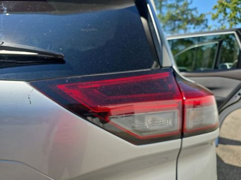 Used 2023 Nissan Rogue SV image 33