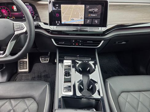 Used 2024 Volkswagen Atlas SEL Premium R-Line image 16