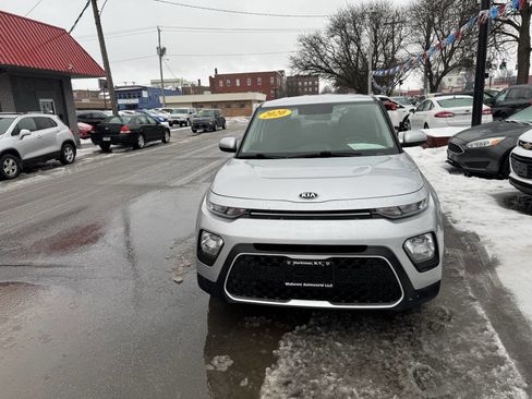 Used 2020 Kia Soul LX image 3