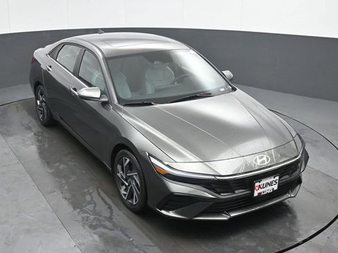 New 2026 Hyundai Elantra Limited w/ Cargo Package FWD image 39