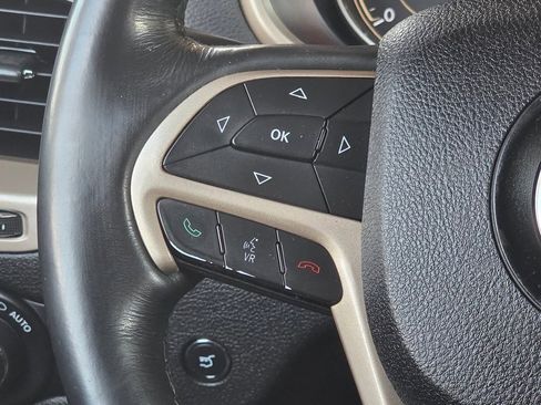 Used 2015 Jeep Cherokee Latitude w/ Comfort/Convenience Group image 18