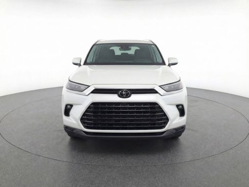 Used 2024 Toyota Grand Highlander AWD image 2
