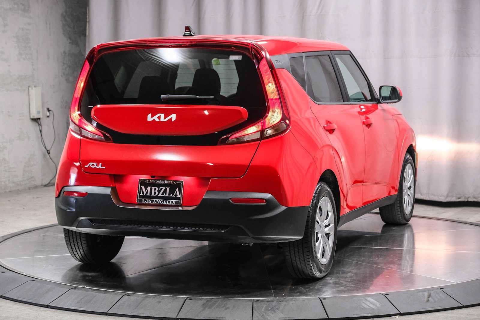 Used 2022 Kia Soul LX FWD image 4