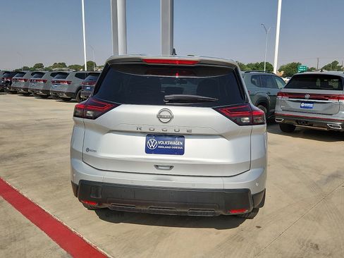 Used 2024 Nissan Rogue S FWD image 6