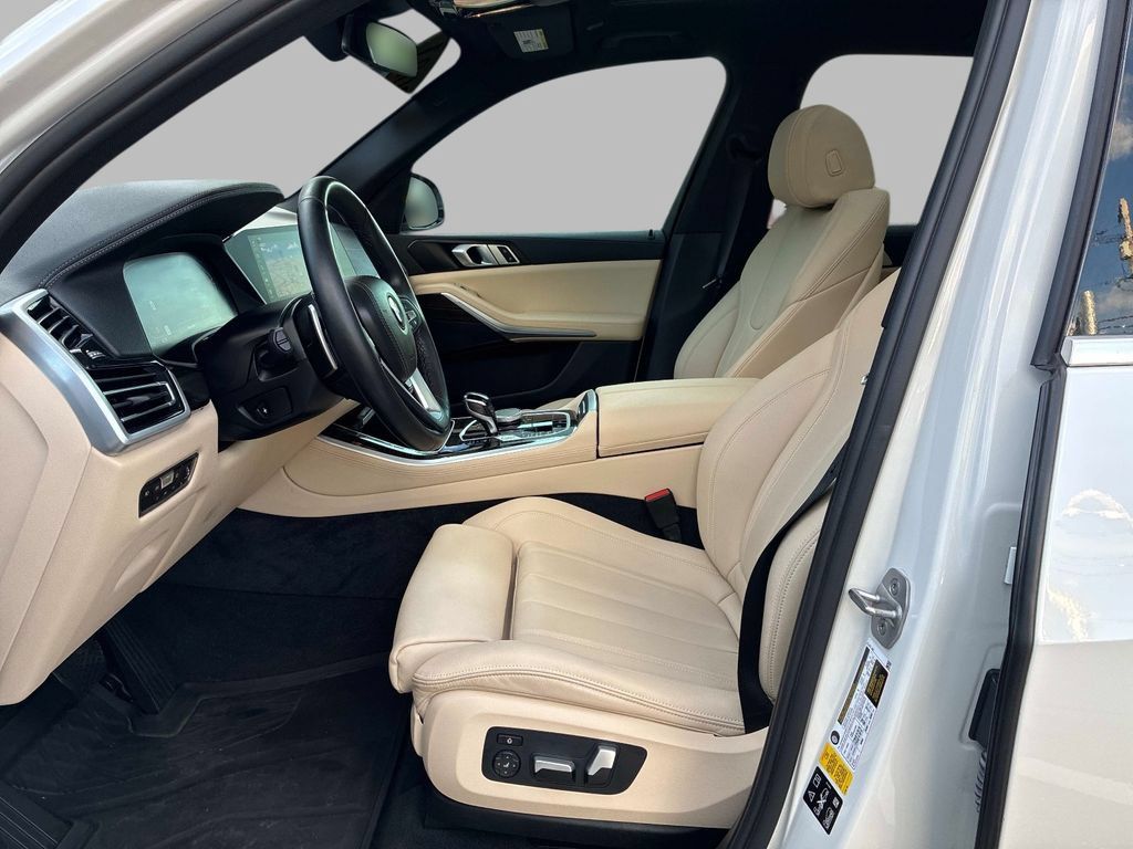 Used 2021 BMW X5 xDrive40i w/ Parking Assistance Package AWD/4WD image 24