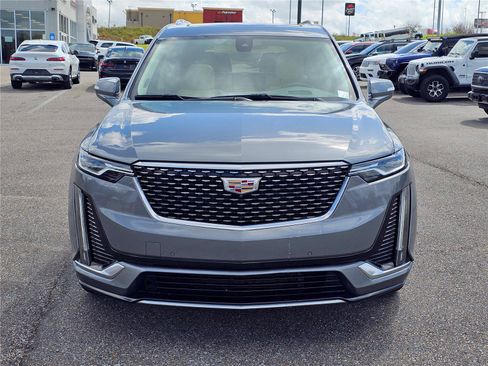 Used 2022 Cadillac XT6 Premium Luxury w/ Technology Package FWD image 2