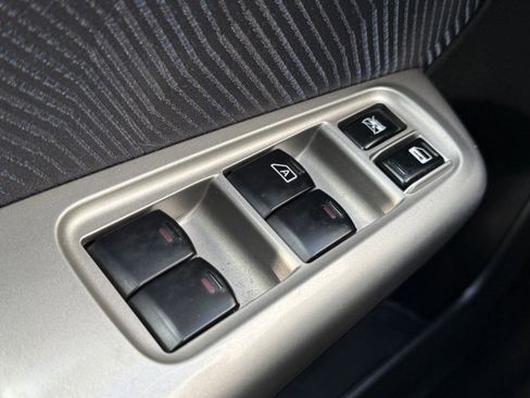 Used 2010 Subaru Forester 2.5X Premium image 26