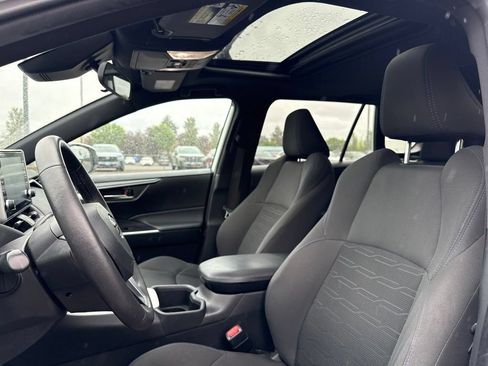 Used 2022 Toyota RAV4 SE w/ Convenience Package AWD/4WD image 9