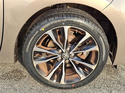 Used 2017 Toyota Corolla SE image 7