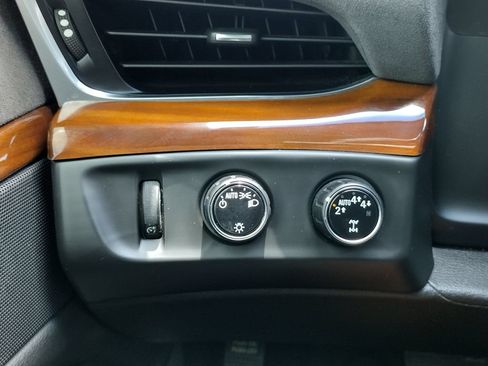 Used 2019 Cadillac Escalade ESV Luxury AWD/4WD image 29