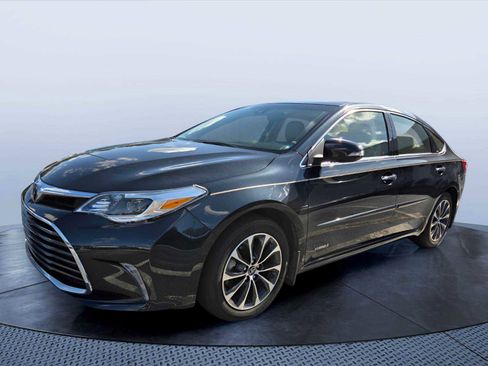 Used 2018 Toyota Avalon XLE Premium FWD image 3