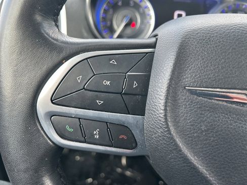 Used 2021 Chrysler 300 Touring L image 32