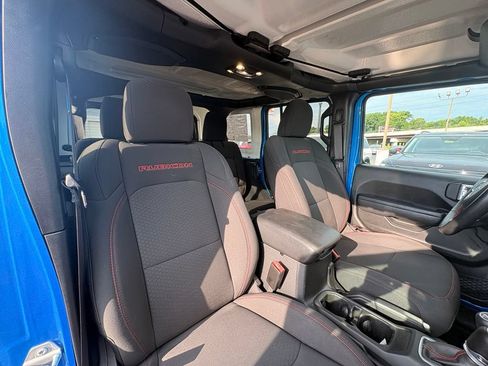 Used 2022 Jeep Wrangler Unlimited Rubicon w/ Dual Top Group AWD/4WD image 30