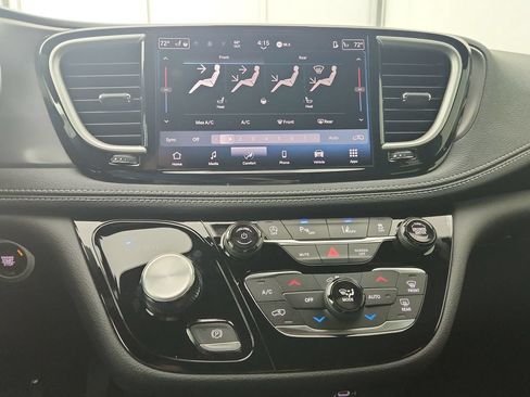 New 2026 Chrysler Pacifica Select AWD/4WD image 26