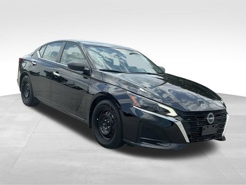 Used 2024 Nissan Altima 2.5 S FWD image 18