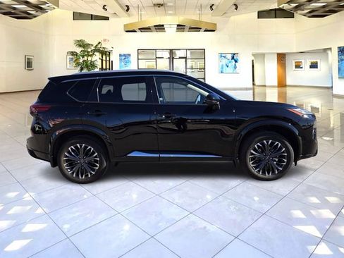 Used 2025 Nissan Rogue Platinum image 8