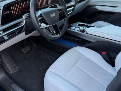Used 2024 Cadillac Lyriq Luxury RWD image 6