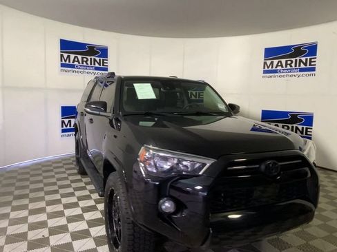 Used 2020 Toyota 4Runner SR5 Premium w/ Moonroof Package AWD/4WD image 3