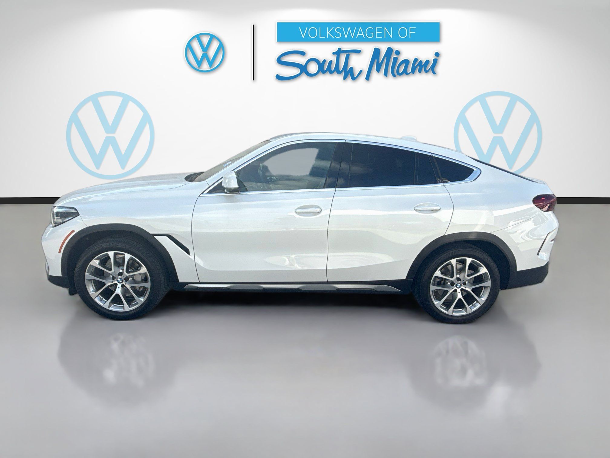 Used 2022 BMW X6 xDrive40i w/ Premium Package AWD/4WD image 4