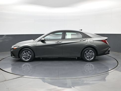 Certified 2024 Hyundai Elantra SEL FWD image 9