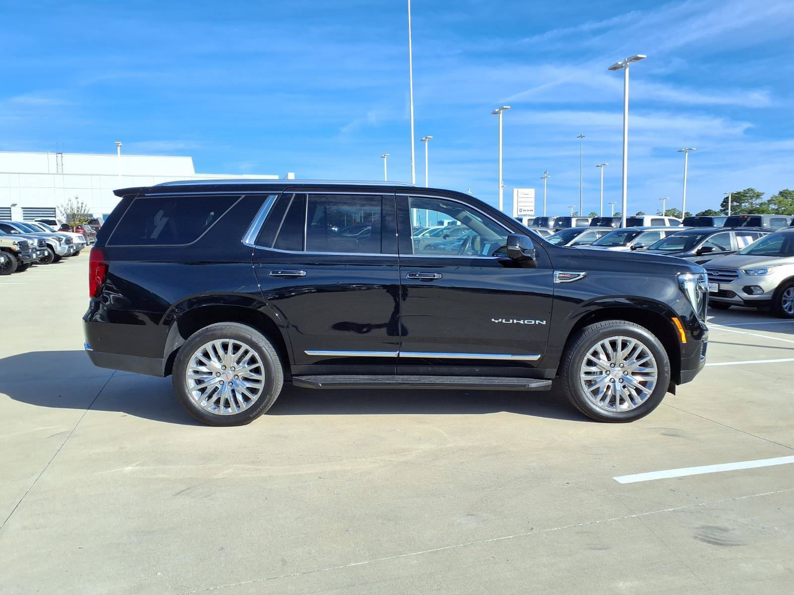 Used 2026 GMC Yukon Elevation RWD image 5