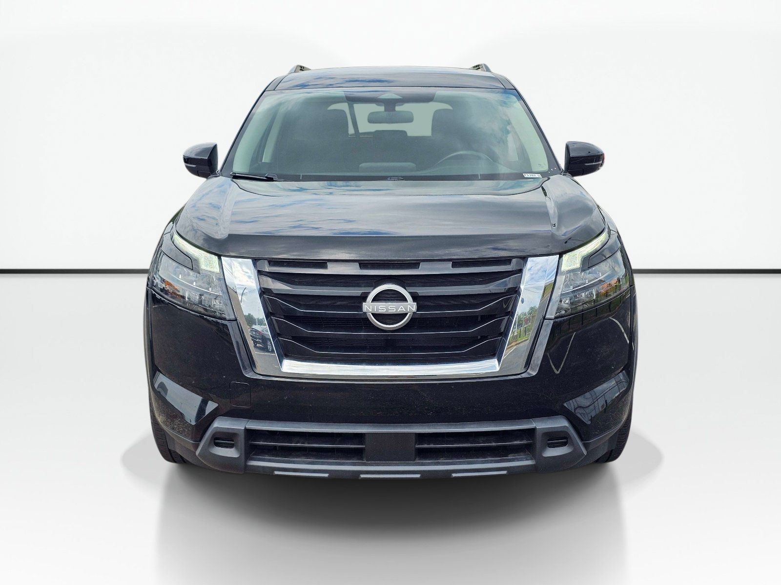 Used 2024 Nissan Pathfinder SV FWD image 2
