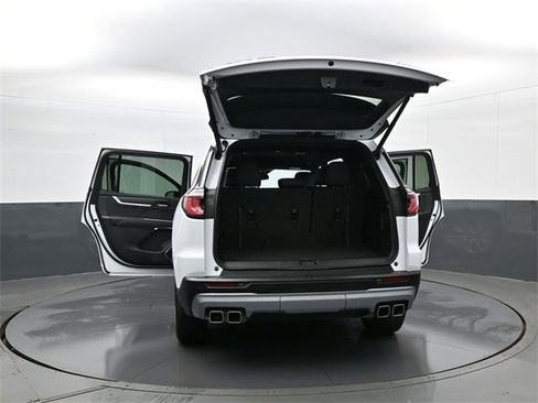 Used 2024 GMC Acadia Elevation image 33