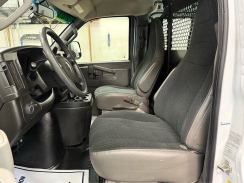 Used 2021 GMC Savana 2500 w/ Driver Convenience Package RWD image 9