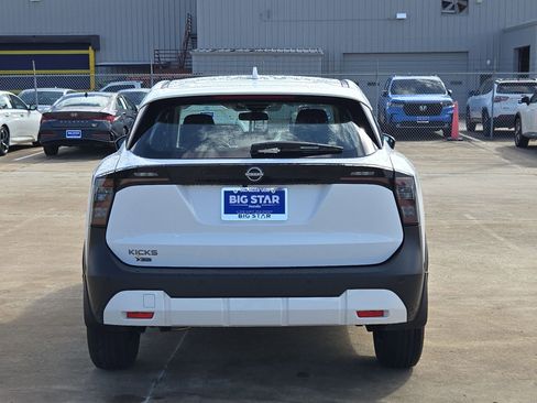 Used 2025 Nissan Kicks S FWD image 5