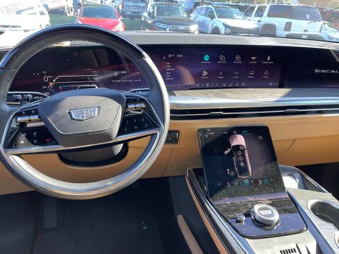 Certified 2026 Cadillac Escalade IQL Sport 2 AWD/4WD image 7
