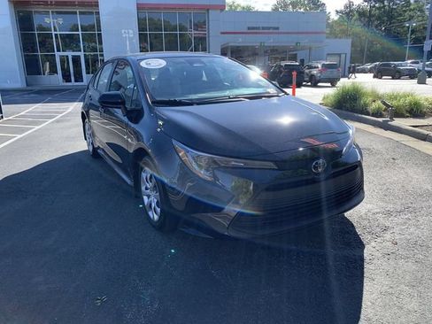 Used 2025 Toyota Corolla LE FWD image 2