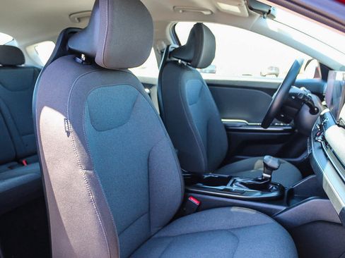 Used 2025 Kia K4 FWD image 16