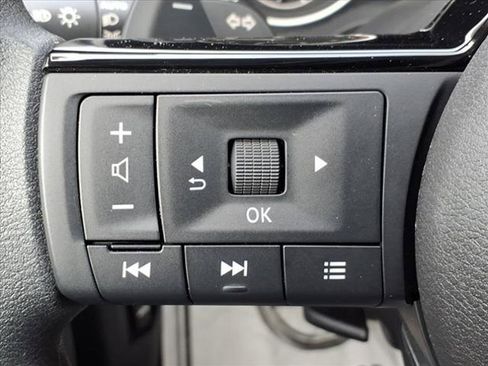 Certified 2023 Nissan Rogue SV image 30