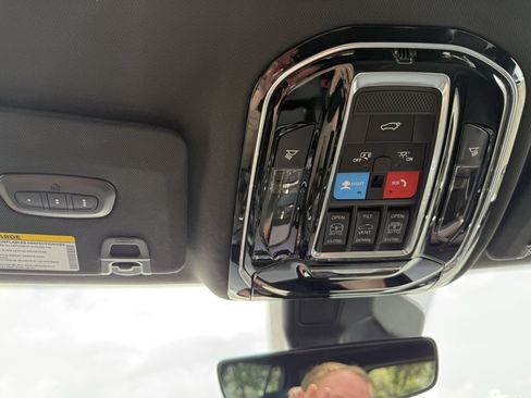 Used 2024 Jeep Grand Cherokee Summit w/ Luxury Tech Group V AWD/4WD image 38